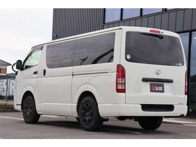 Toyota Hiace Van 13