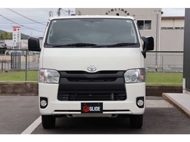 Toyota Hiace Van 8