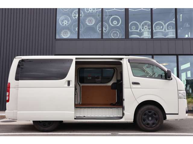Toyota Hiace Van 10