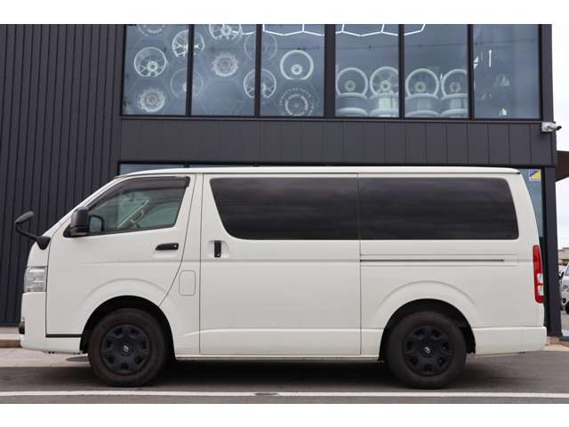 Toyota Hiace Van 11