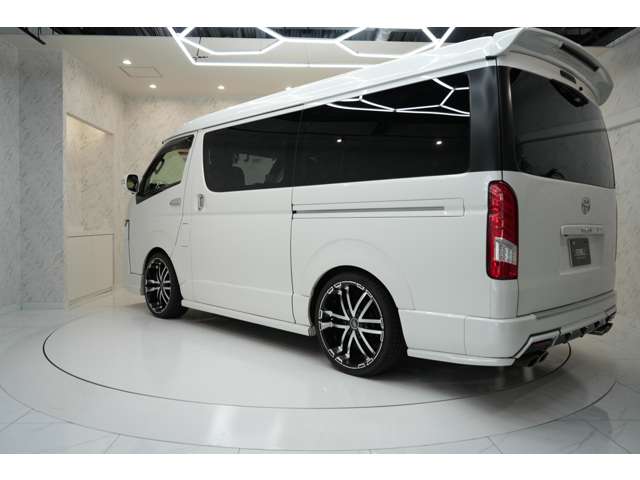 Toyota Hiace 7