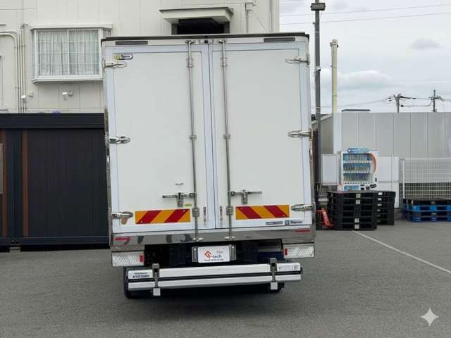 Hino Dutro 4