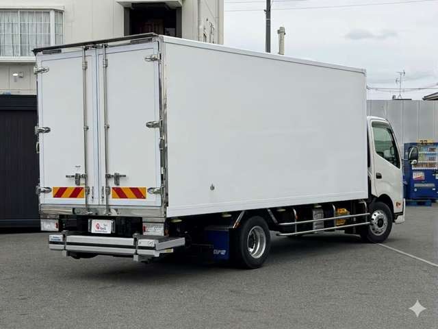 Hino Dutro 5