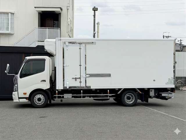Hino Dutro 8