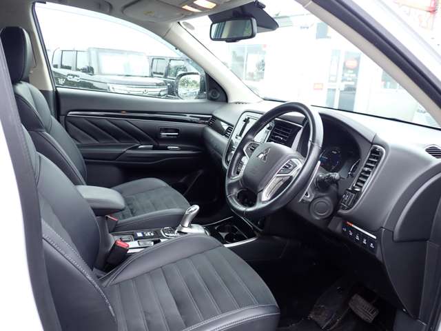 Mitsubishi Outlander PHEV 7