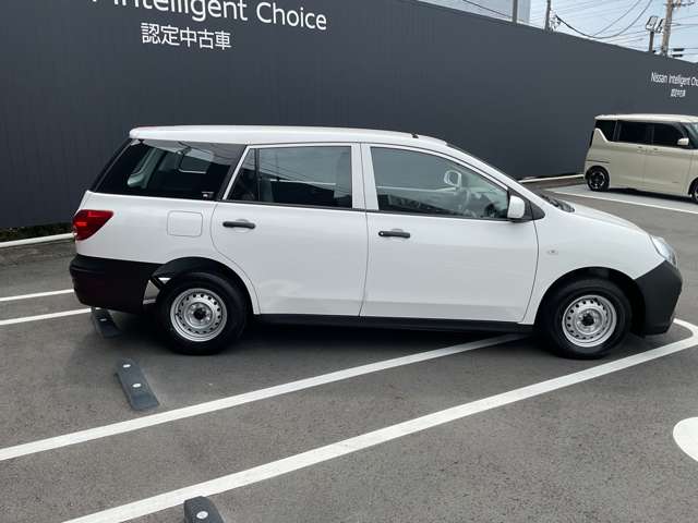 Nissan AD 5