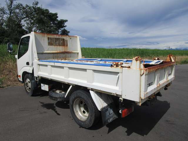 Hino Dutro 2