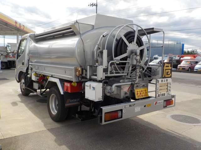 Hino Dutro 3