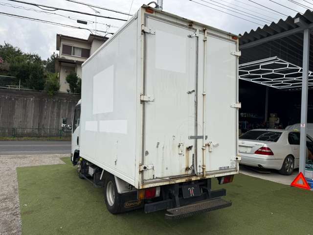 Isuzu Elf 4