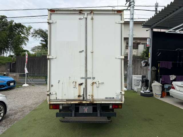 Isuzu Elf 6