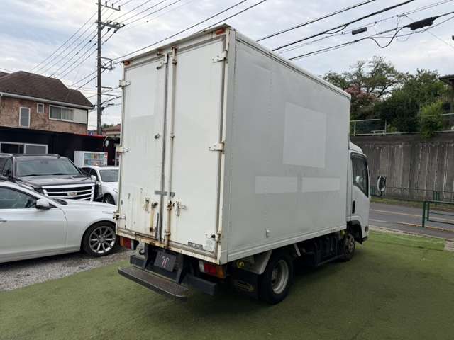 Isuzu Elf 7