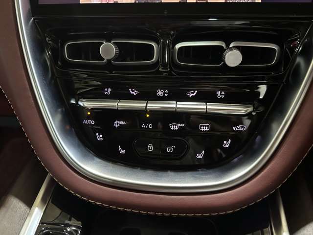 Aston Martin DBX 11