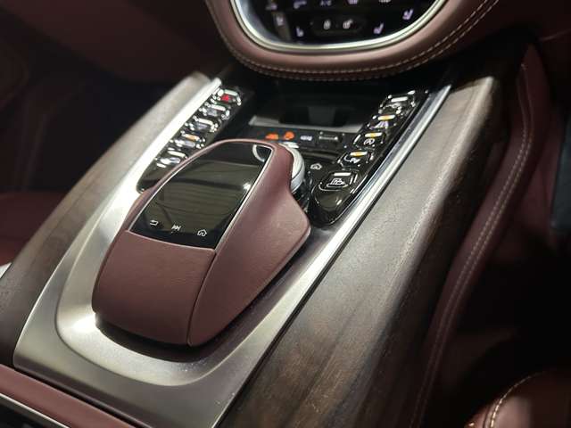 Aston Martin DBX 12