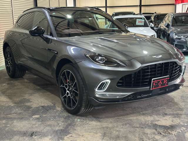 Aston Martin DBX 4
