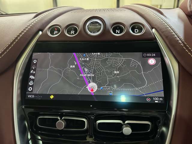 Aston Martin DBX 7