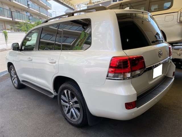 Toyota Land Cruiser 200 11