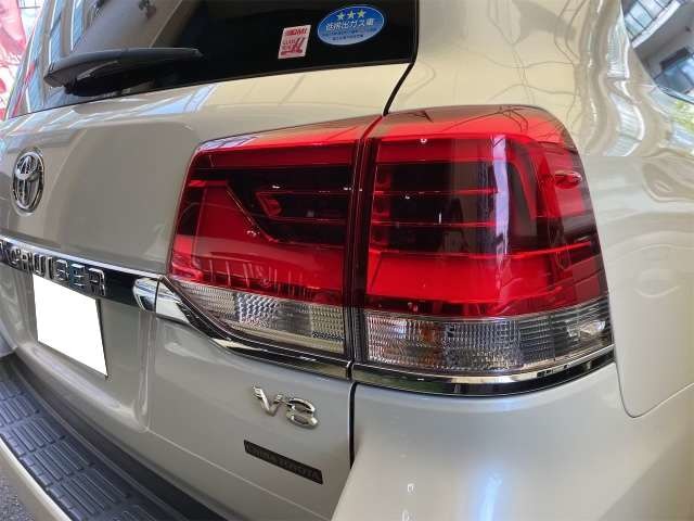 Toyota Land Cruiser 200 12