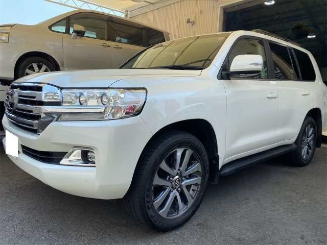 Toyota Land Cruiser 200 4