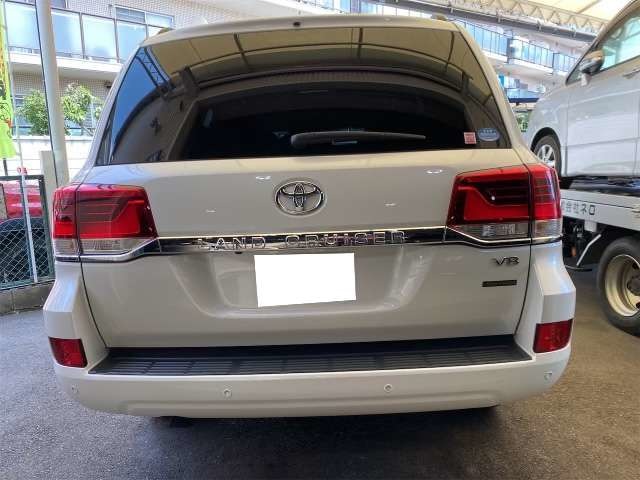 Toyota Land Cruiser 200 10