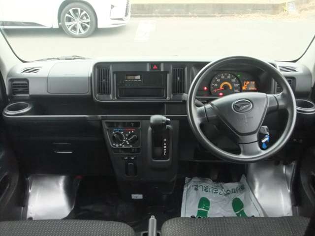 Daihatsu Hijet Cargo 4