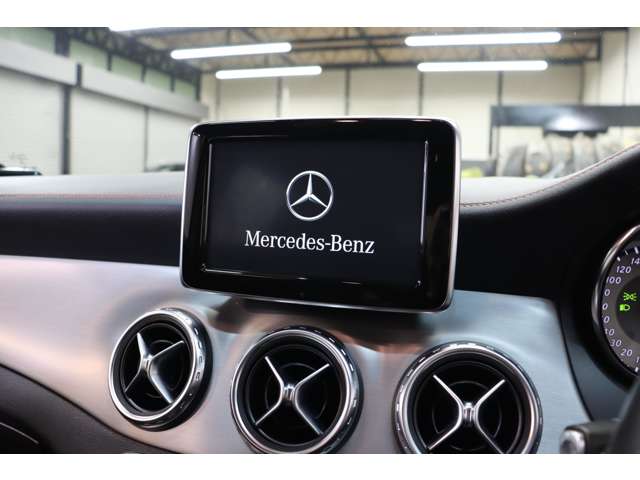 Mercedes-Benz GLA-Class 11