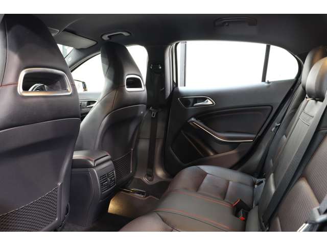 Mercedes-Benz GLA-Class 5