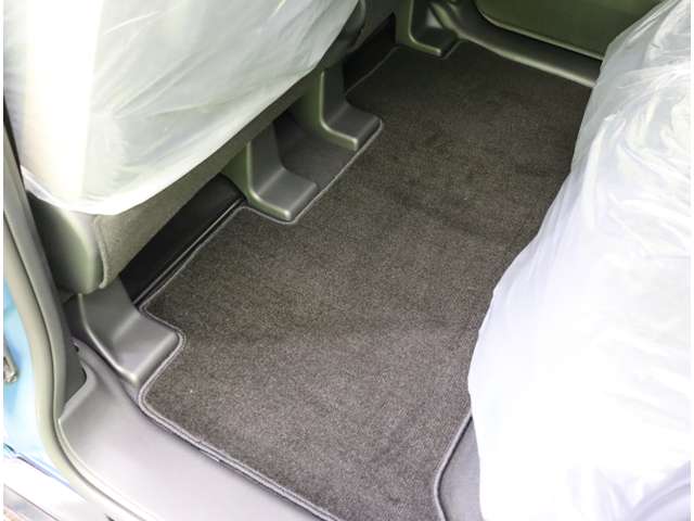 Mitsubishi Delica Mini 9