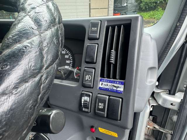 Isuzu Elf 8