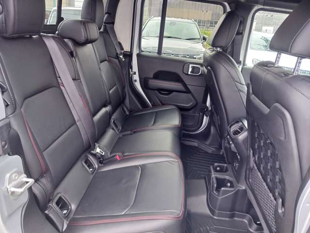 Jeep Gladiator 8