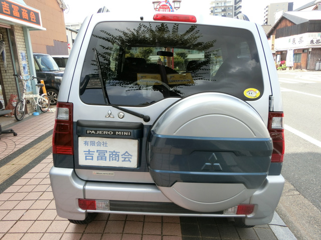 Mitsubishi Pajero Mini 12