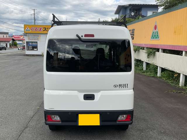 Daihatsu Hijet Cargo 4