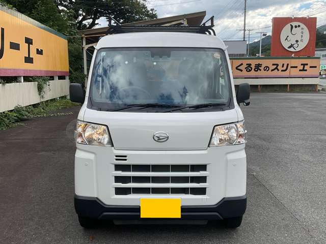 Daihatsu Hijet Cargo 6