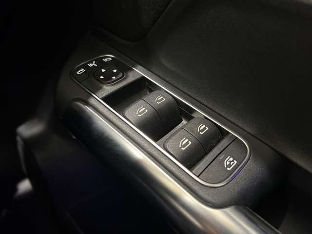 Mercedes-Benz GLA-Class 12