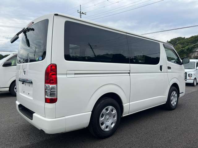 Toyota Hiace Van 11