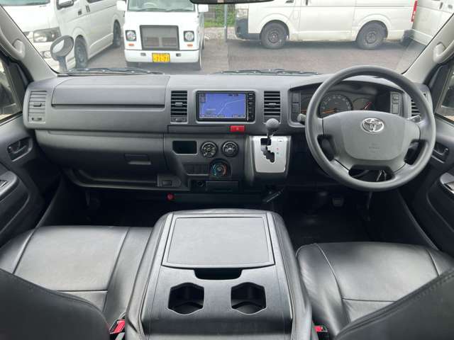 Toyota Hiace Van 2