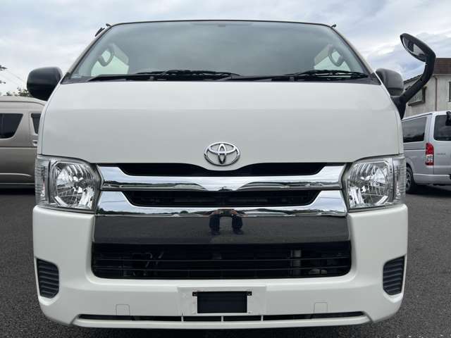 Toyota Hiace Van 6