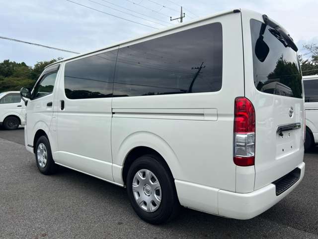Toyota Hiace Van 9