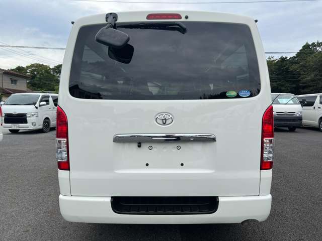 Toyota Hiace Van 10