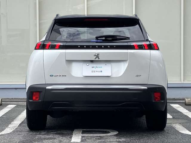 Peugeot SUV e-2008 9