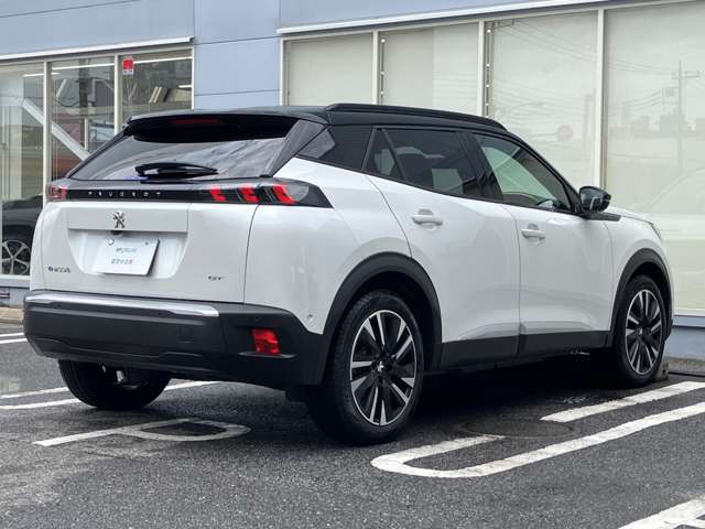 Peugeot SUV e-2008 10