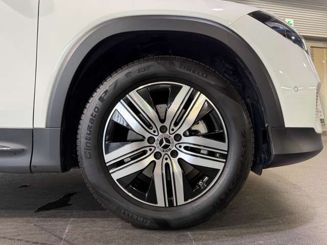 Mercedes-Benz EQB 10
