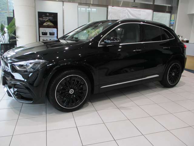 Mercedes-Benz GLA-Class 12