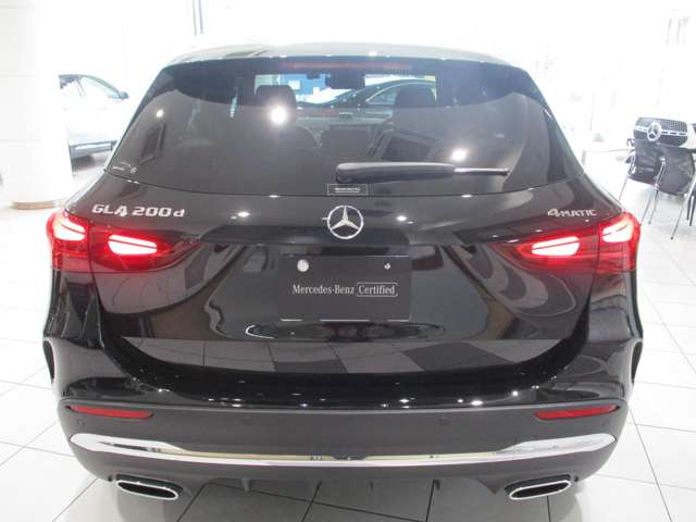 Mercedes-Benz GLA-Class 6