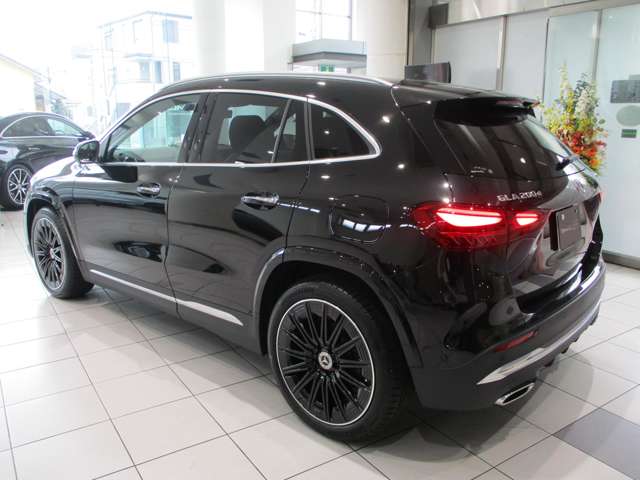 Mercedes-Benz GLA-Class 10