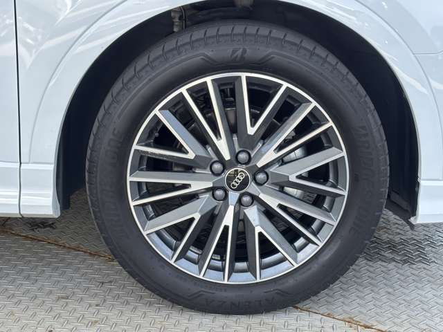 Audi Q3 11
