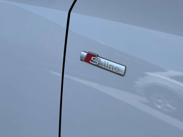 Audi Q3 12