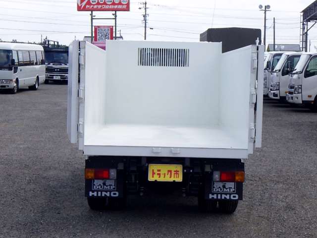 Hino Dutro 9