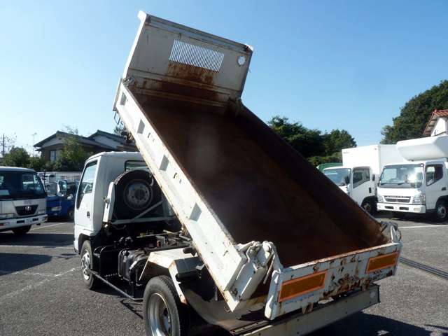 Isuzu Elf 6