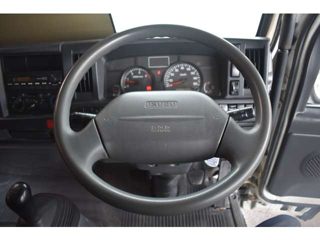 Isuzu Elf 6