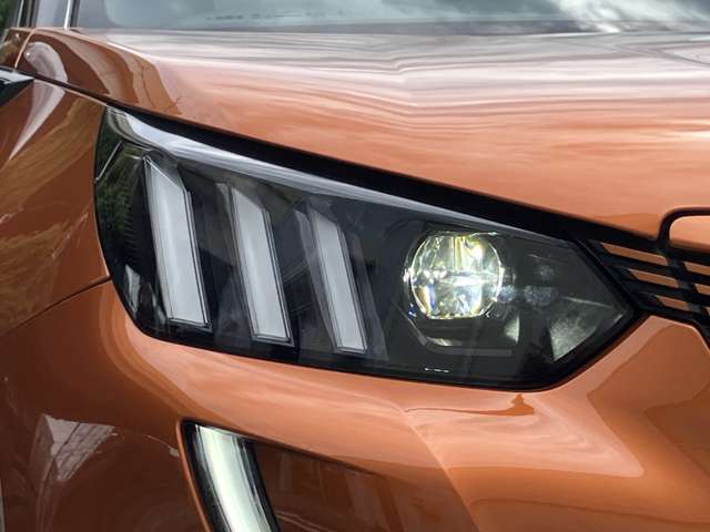 Peugeot SUV e-2008 11